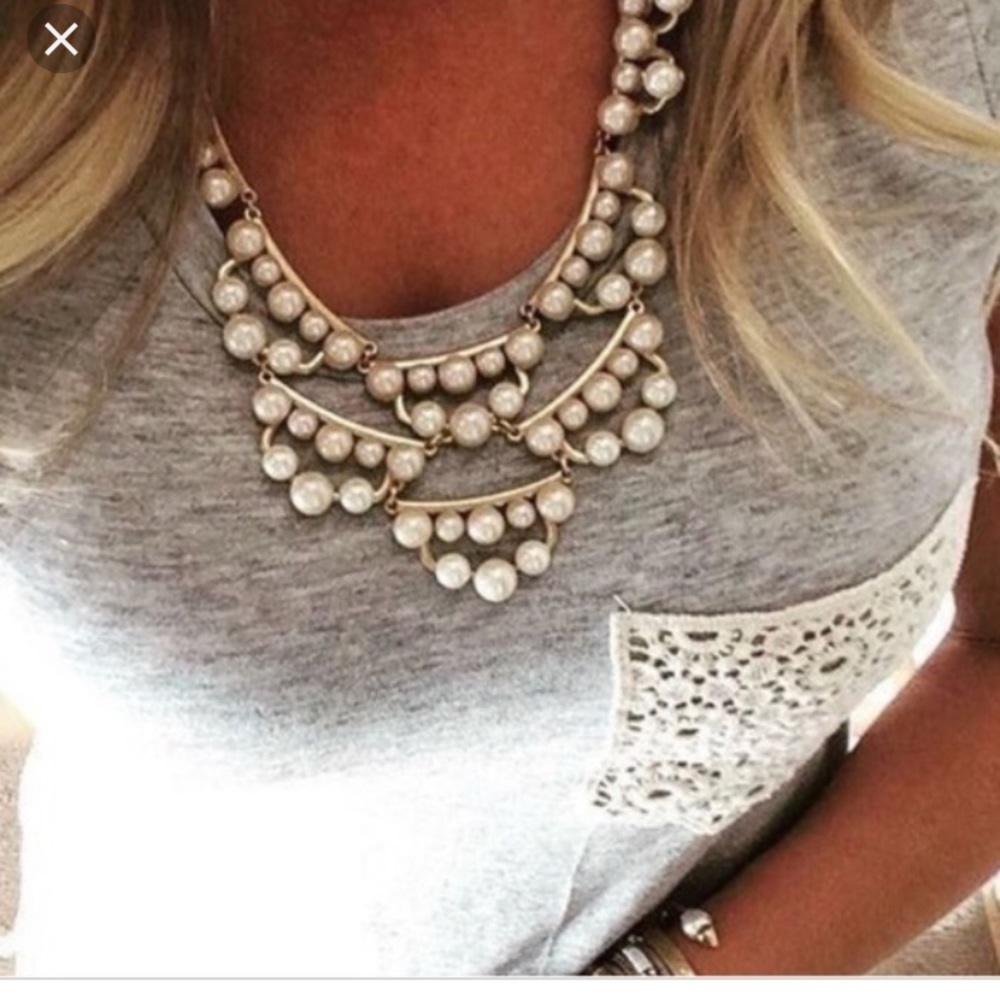 Stella & Dot retired Frances Pearl & gold necklace